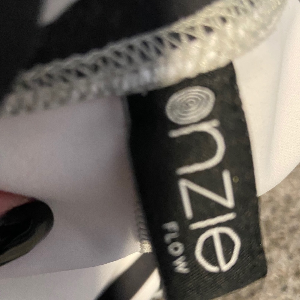 Onzie Flow Leggings View 5